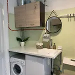 Sunny 1Br Apt Next To Park Near Center *