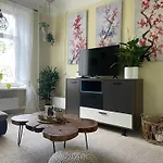 Lejlighed Sunny 1Br Apt Next To Park Near Center