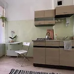 Sunny 1Br Apt Next To Park Near Center Lejlighed