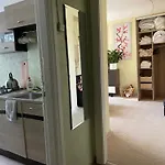 Sunny 1Br Apt Next To Park Near Center *