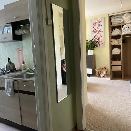 Sunny Studio Apt Next To Park Near Center *