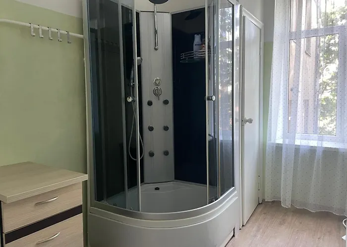 Sunny 1 Bedroom In Center Next To Park Apartment